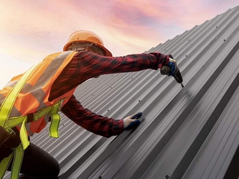 Ketangguhan Atap Metal Menahan Cuaca Ekstrem di Lingkungan Pabrik