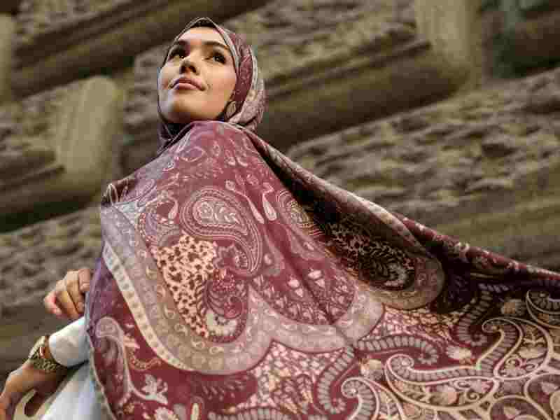 Memilih Jilbab Printing Custom Sesuai Karakter dan Fashion